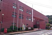 役所「和木町役場まで1559ｍ」