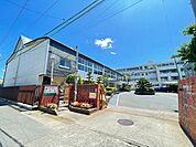 小学校「広島市立長束小学校まで1104ｍ」
