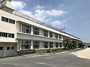 小学校「岩国市立川下小学校まで1158ｍ」