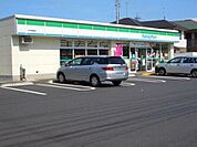 コンビニ「ファミリーマート大竹南栄店まで682ｍ」