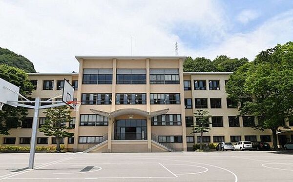 画像22:高校・高専「私立広島学院高校まで1889ｍ」