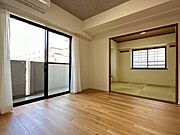 南西から爽やかな陽射しがリビングに差し込みます