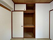 押入れには衣装ケースやお布団など様々な物を収納可能
