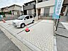 駐車場：並列3台駐車可能なゆとりあるカースペース。目の前が駐車場だと雨の日も大量にお買い物をした時も便利 