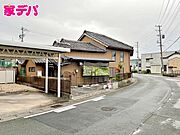 静かな住宅街で、車の出入りもスムーズです。 