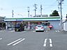 周辺：ファミリーマート西岩田店（390m）