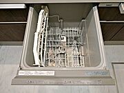 食器洗浄乾燥機は時間のかかる食器洗いを楽にしてくれる上に水道代も安くなるスグレモノ