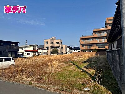 外観：【7号地】前面道路は私道のため静かな環境を実現しやすいです！建築条件はありません。現地見学実施中！お気軽に「家デパ」へお問い合わせ下さい。