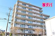 幅広い世代に暮らしやすい和室付きの間取り。角部屋で日当たり良好！全居室収納完備の「3LDK」です！バス停「小松」まで徒歩4分で交通アクセス良好。お問い合わせは「家デパ」まで。お待ちしております。