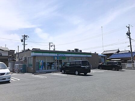 ファミリーマート豊橋花田町店(330m)