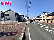 通行や駐車の際に余裕がある広さです。運転が苦手な方でもラクラク！  