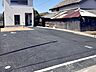 駐車場：駐車場は2台分を確保、並列で駐車できます。 