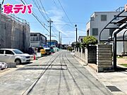 静かな住宅街で、車の出入りもスムーズです。 
