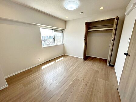 【洋室7帖】 お子様にとっての初めての「自分の部屋」。学習机やベッドの配置もラクラクです。