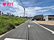 前面道路が5ｍと広いので運転が苦手な方にも安心です 