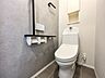 トイレ：【トイレ】 シャワー付きトイレを備えており、快適にお使いいただけます。清潔に使いやすく、お手入れもしやすい仕様で、毎日気持ちよくお使いいただけます。