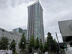 周辺にはNHKと代々木公園・渋谷区役所あります