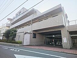 お洒落なブラウンタイル張りの外観