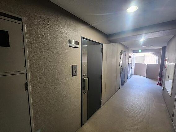 こちらのドア、...