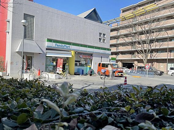 ファミリーマー...