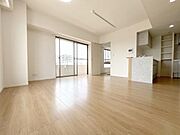 東南角部屋、リビング14.8帖（リフォーム工事完成いたしました！）