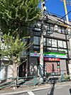 ファミリーマート 新宿神楽坂駅前店（496ｍ）