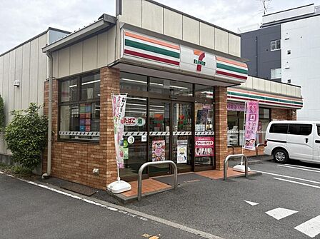 セブン-イレブン 西荻北店（621ｍ）