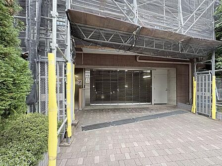 エントランス　大規模修繕工事中