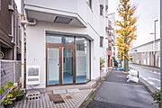 5階建てマンションの1階部分です。