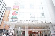 阪急オアシス神戸三宮店 641m