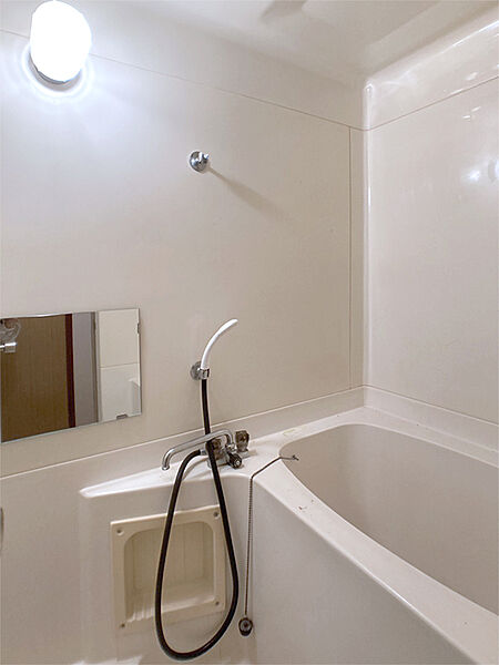 画像16:浴室。現況と異なる場合は現況を優先。