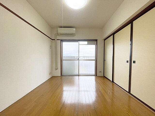 洋室6帖。異なる場合は現況を優先します。