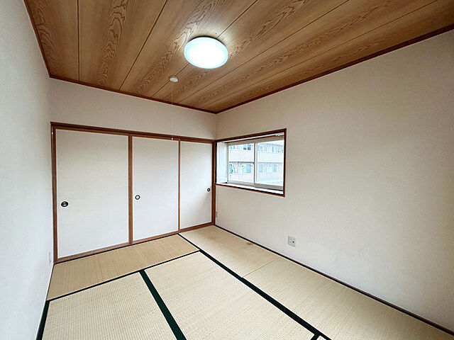 和室6帖。異なる場合は現況を優先します。
