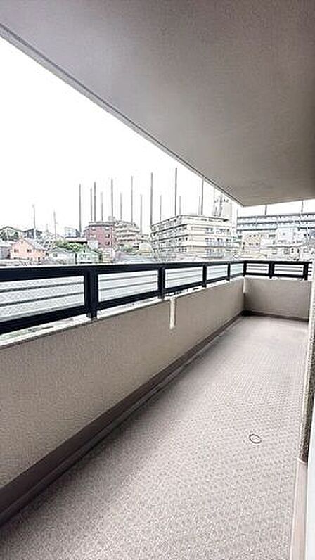 バルコニーからは素晴らしい景色を楽しめます。