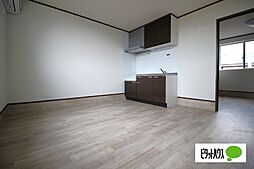 アッシュ・ディ・メルカートII A 2階1LDKのリビング/ダイニング