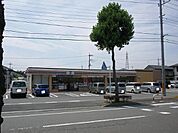 コンビニ「セブンイレブン伊勢崎西部公園前店まで744m」