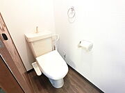 温水洗浄便座付きトイレです。