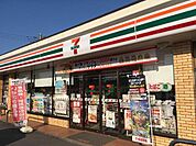コンビニ「セブンイレブン伊勢崎韮塚町店まで305m」