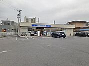 コンビニ「ローソン伊勢崎新栄町店まで802m」