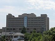 病院「伊勢崎市民病院まで1049m」