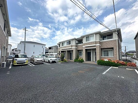 I号棟と駐車場