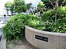 周辺：新横浜第一公園 徒歩11分。緑豊かな公園が近くにあると、毎日の散歩や子どもとの遊びにも最適。季節の移ろいを感じながら、心も体もリフレッシュできます。 870m