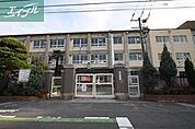 岡山市立鹿田小学校 843m