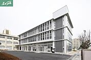 岡山市立西小学校 877m