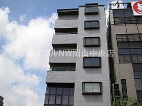 アーバンライフ88  ｜ 岡山県岡山市北区富田町2丁目（賃貸マンション1LDK・5階・51.97㎡） その1