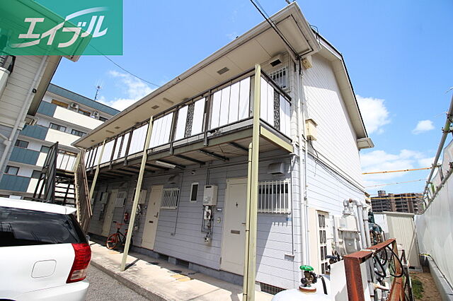 8 / 23