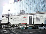 ビックカメラ岡山駅前店 550m