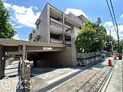 RC造、6階建てマンションです。
