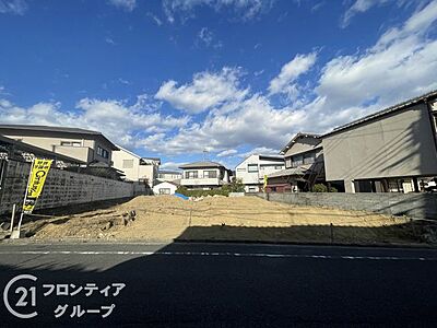 外観：現地写真更新！現地の説明はもちろん、モデルハウスご見学も可能！同社施工物件をご見学していただきますので、実際に使用される設備やお家の雰囲気などをご確認ください