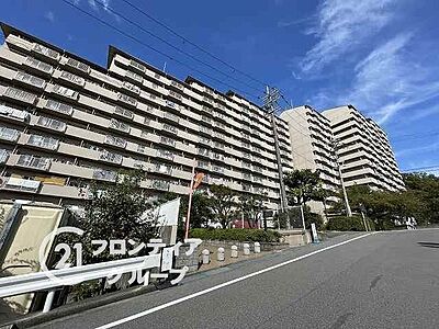 外観：SRC造、19階建てのマンションです。周辺には買い物施設や公共施設など便利な施設が充実しており利便性の良い環境です！